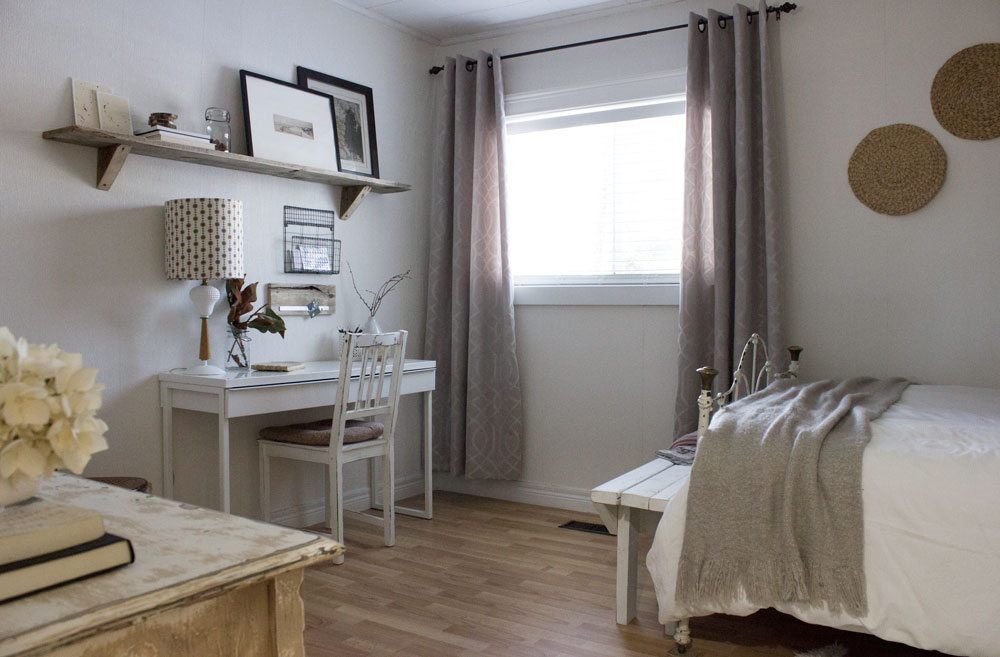 white-modern-vintage-rustic-guest-bedroom-office.jpg