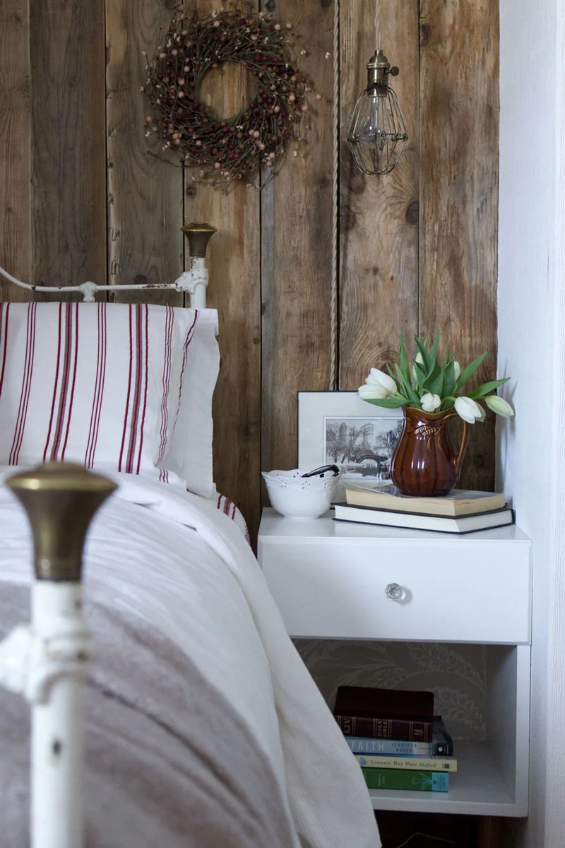 modern-rustic-cottage-bedroom.jpg