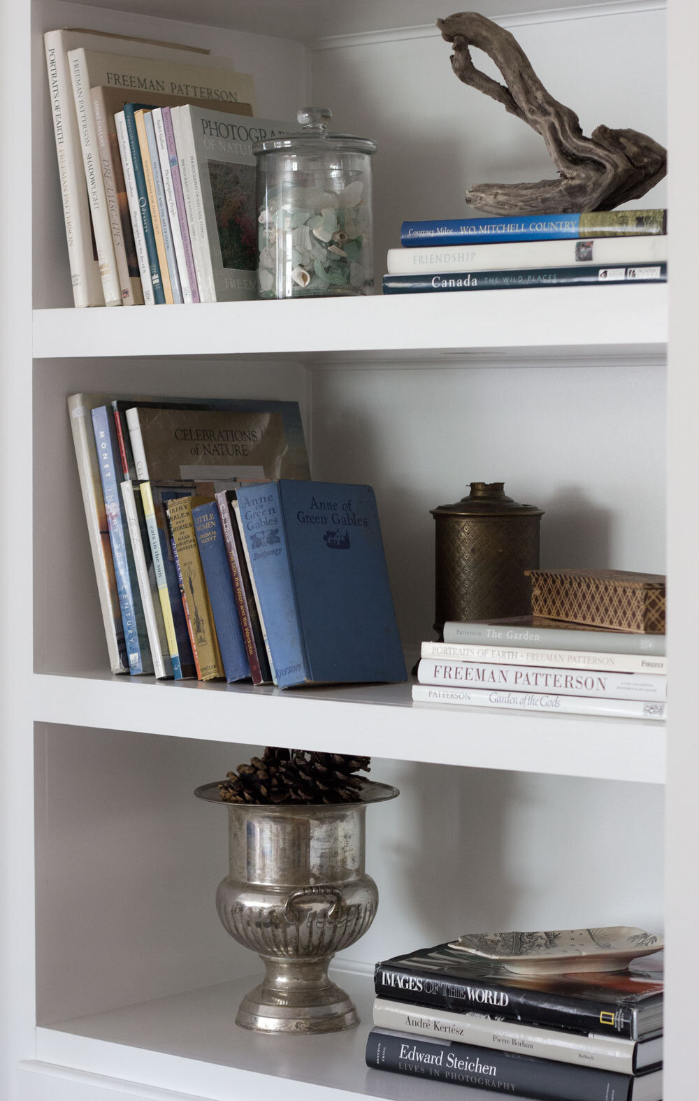 simple tips for styling a bookshelf