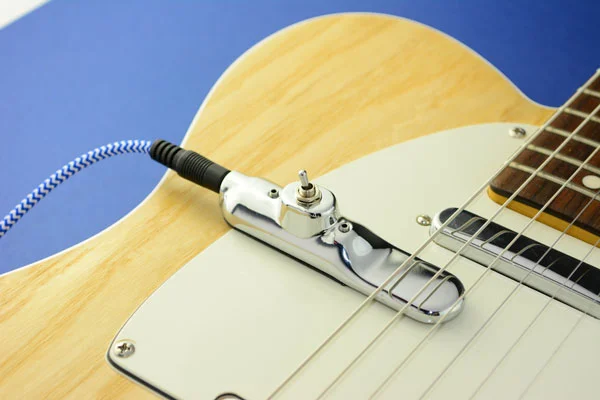 tele-blonde-blue.jpg