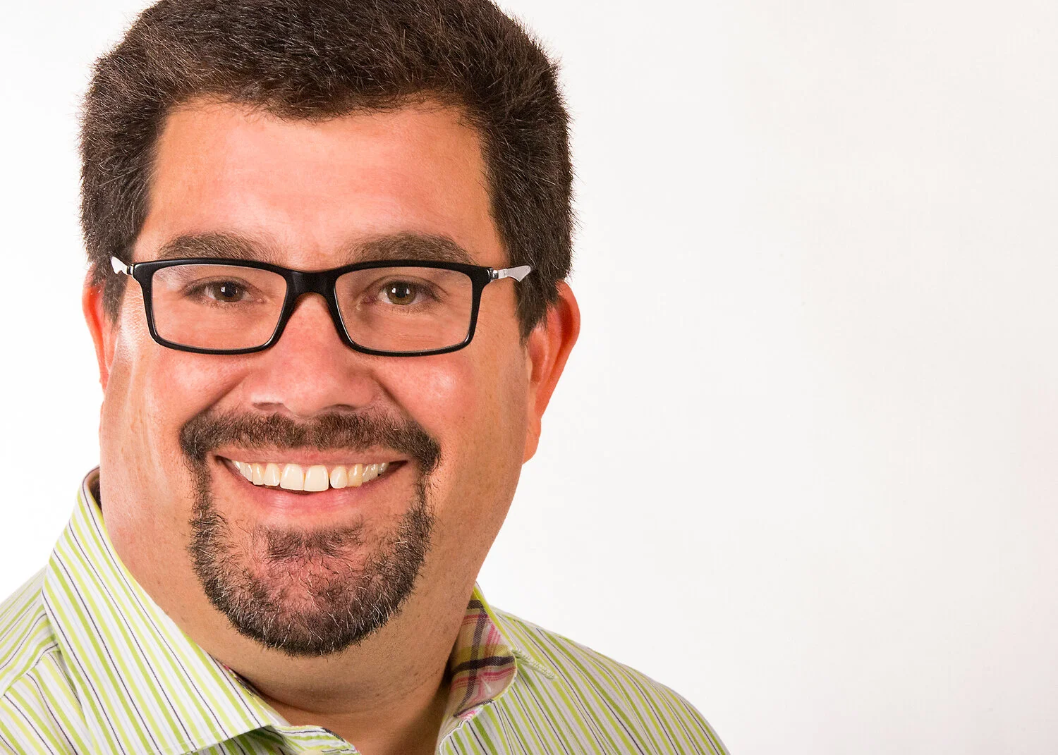 Food Psych #65: Ditching Diets &amp; Finding Health at Every Size with Aaron Flores