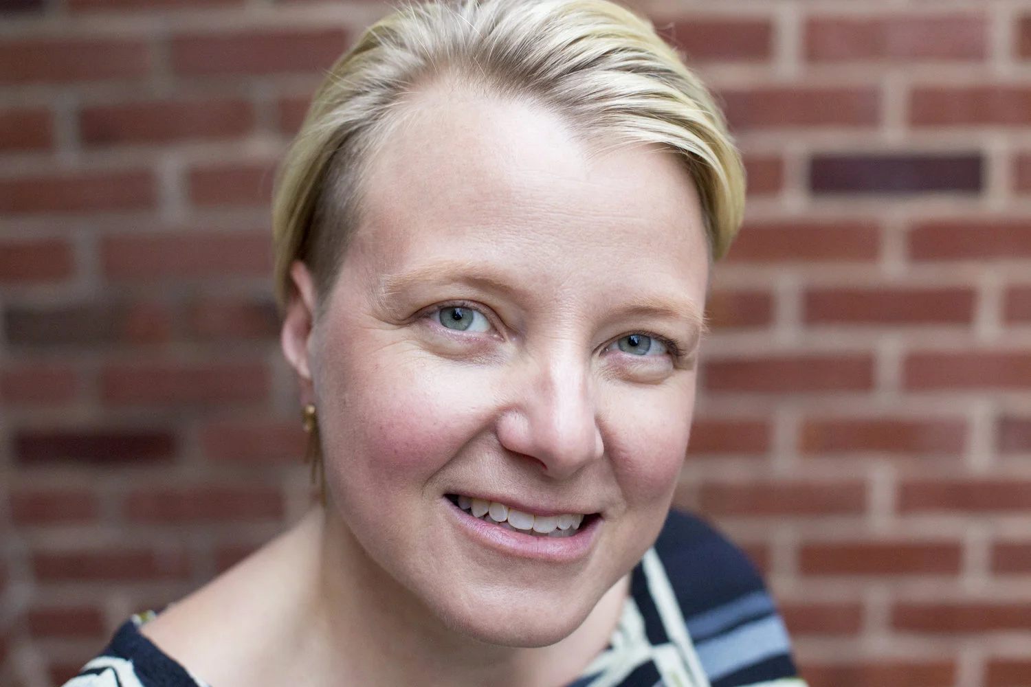 Food Psych #76: Body Trust and Competent Eating vs. "Healthy" Eating with Dana Sturtevant of Be Nourished