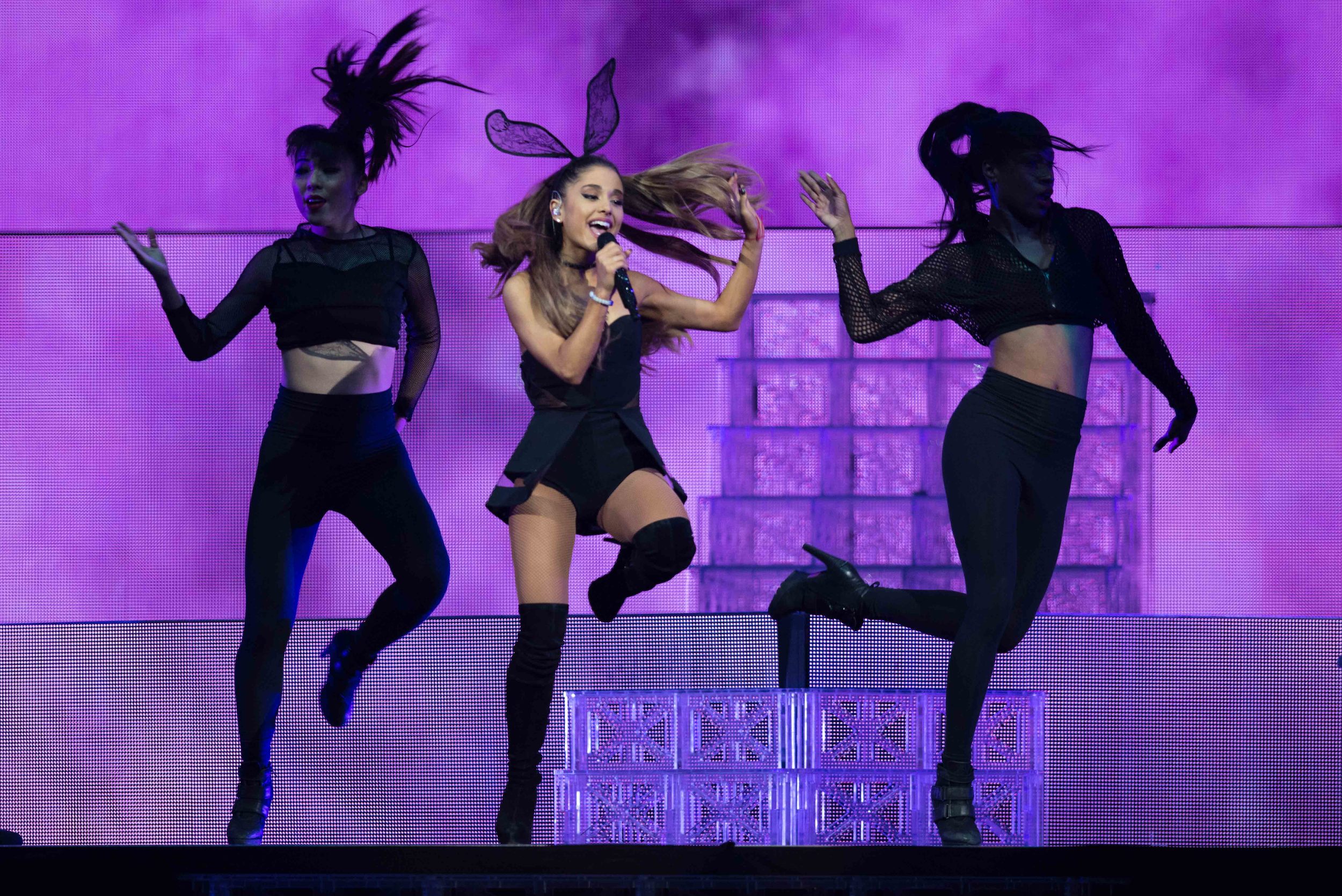 Ariana Grande 2015_0723-1-2.jpg