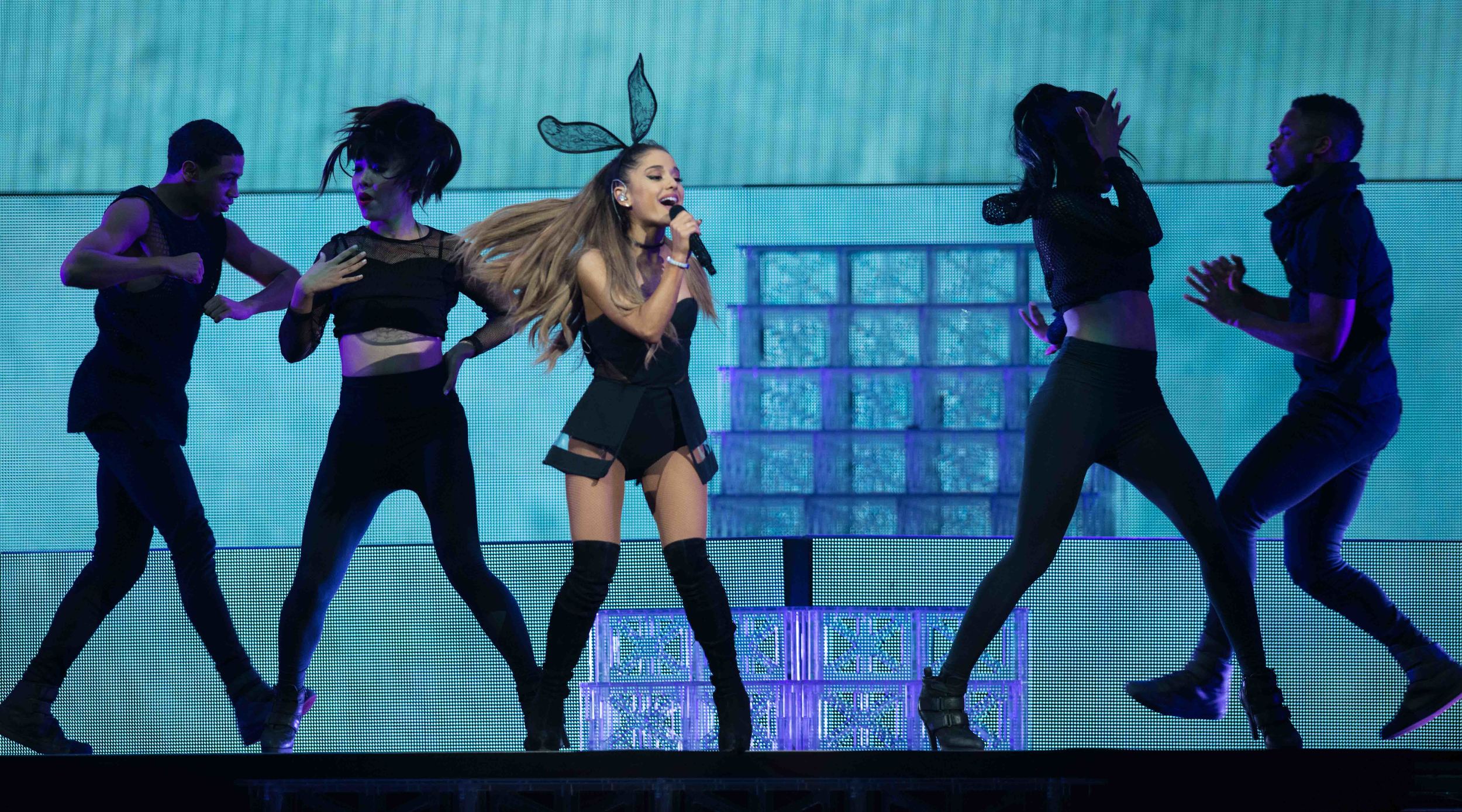 Ariana Grande 2015_0723-2.jpg