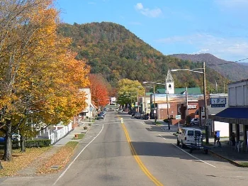 Early_Autumn_in_Damascus,_Virginia.jpg