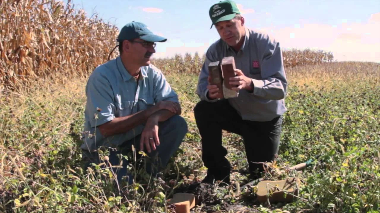 Jim Hoorman and Buz Kloot demonstrate how a brick represents clay soil particles and the sponge represents soil organic matter.