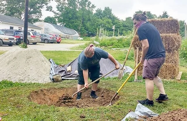 First day building our cob oven! 
1) digging the foundation
2) dry stacking  the stone base
3) testing to see the ratios in our clay soil
4) test bricks with different ratios of clay and sand

#coboven #naturalbuilding #regenerativeagriculture #regenerativefarming #regenerativefarm #regenerativelandmanagement