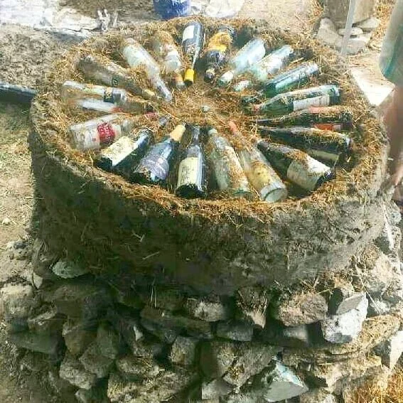 Adding the insulatory layer to our cob oven!

#coboven #naturalbuilding #regenerativeagriculture #regenerativefarming #regenerativefarm #regenerativelandmanagement