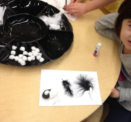 Simple materials inspire our imaginations when we make black and white creatures: pompoms, feathers, black and white model magic. 