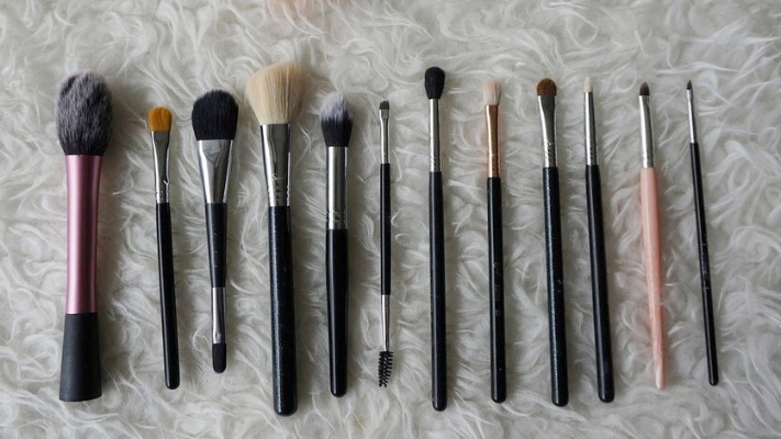 Must Have Makeup Brushes In Your Kit