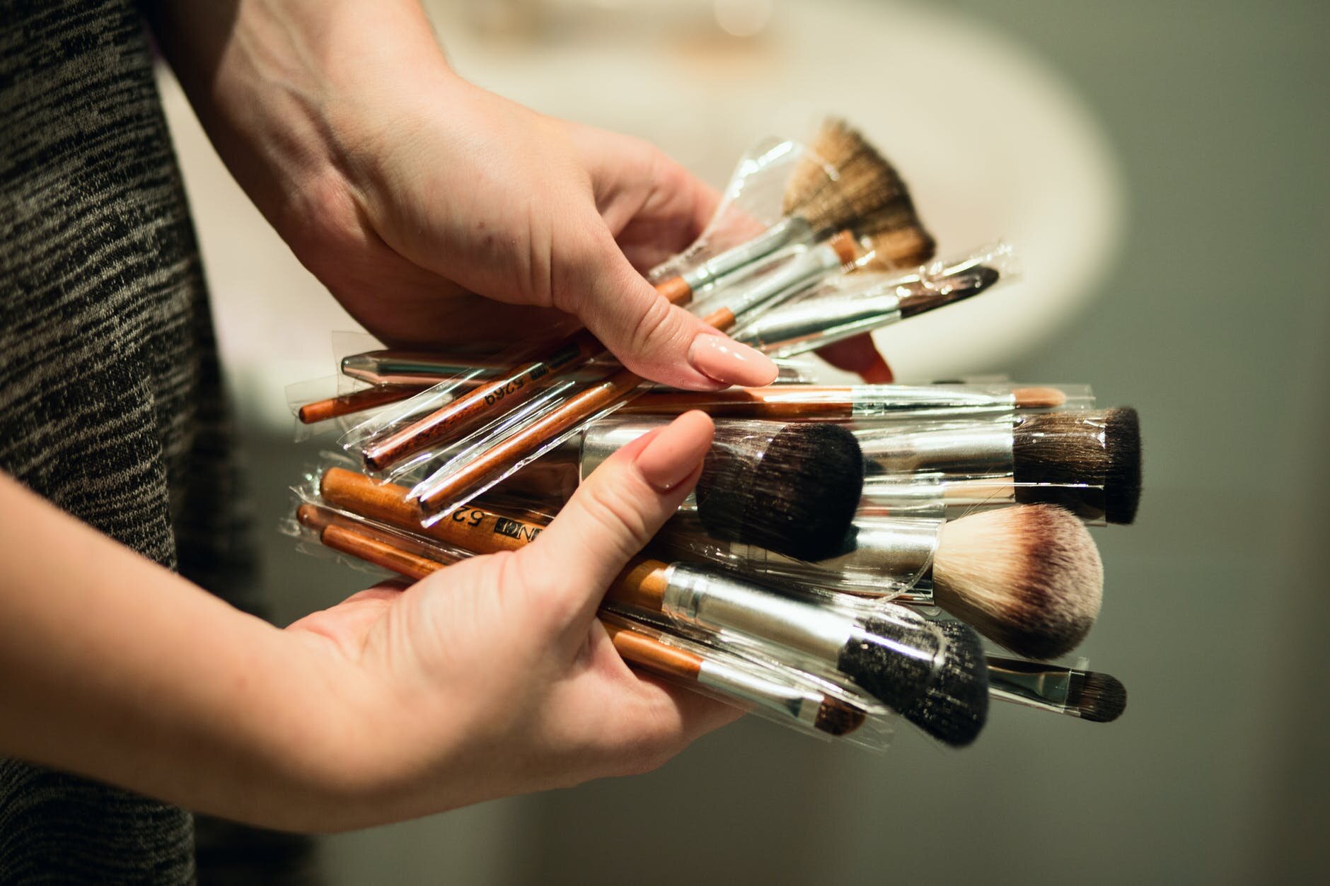 Building your Pro Kit: Essentials Every Beginner Makeup Artist Needs  (Budget-Friendly!) 
