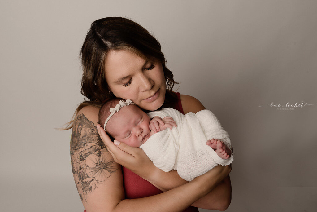 Lace & Locket Photo - Airdrie Newborn Photographer-1.jpg