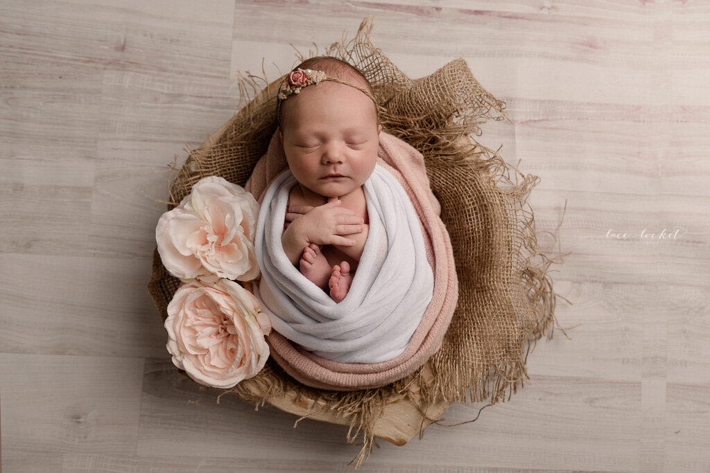Lace & Locket Photo - Airdrie Newborn Photographer-19.jpg