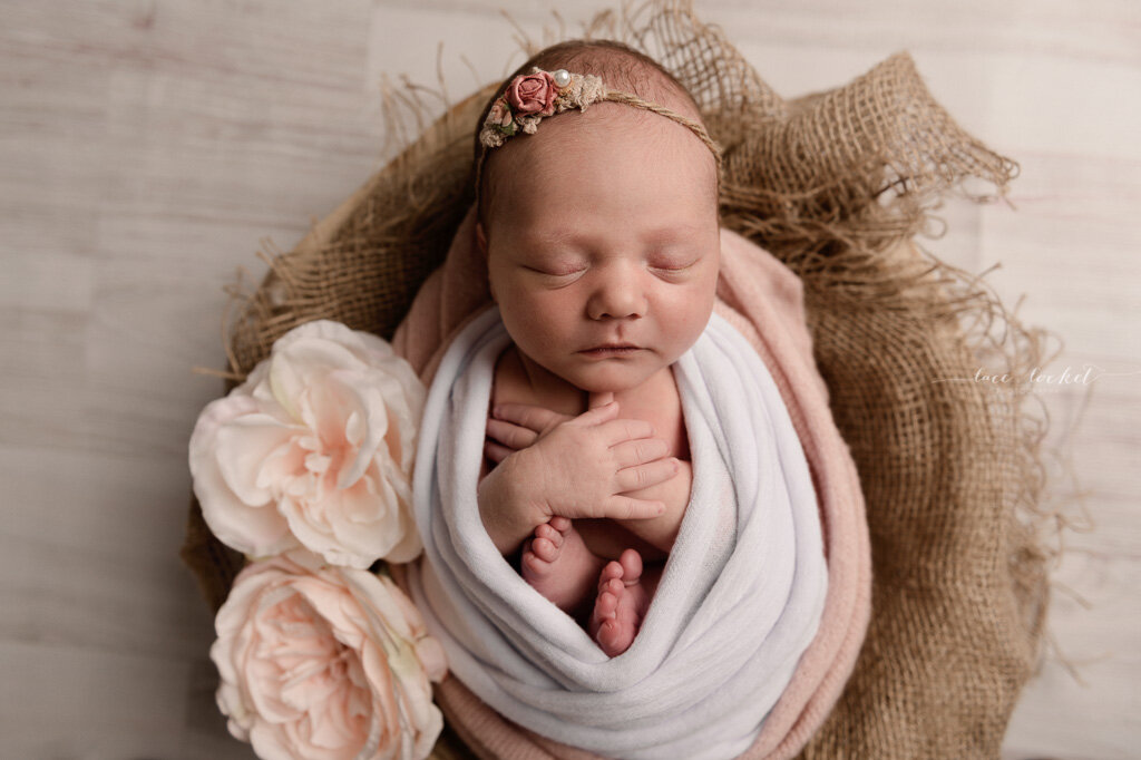 Lace & Locket Photo - Airdrie Newborn Photographer-21.jpg