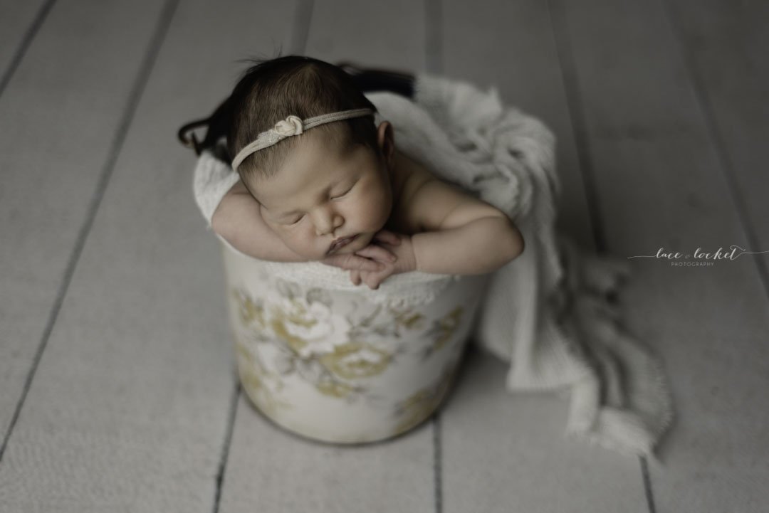 Airdrie Newborn Photographer-Lace and Locket Photo-13.jpg