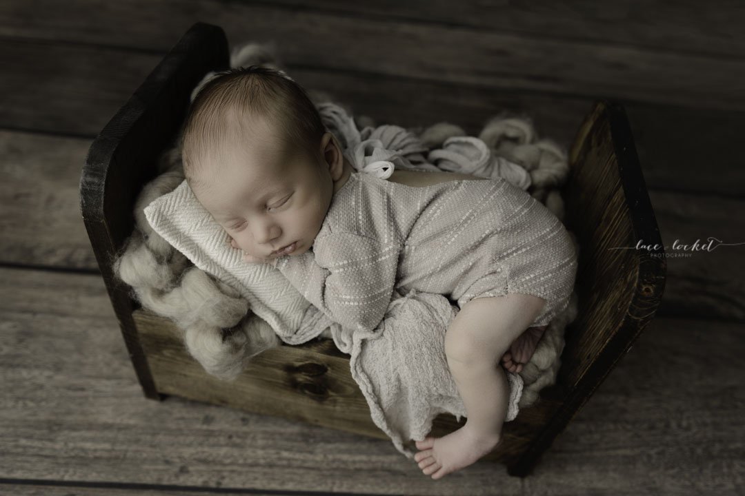 Airdrie Newborn Photographer-Lace and Locket Photo-9.jpg