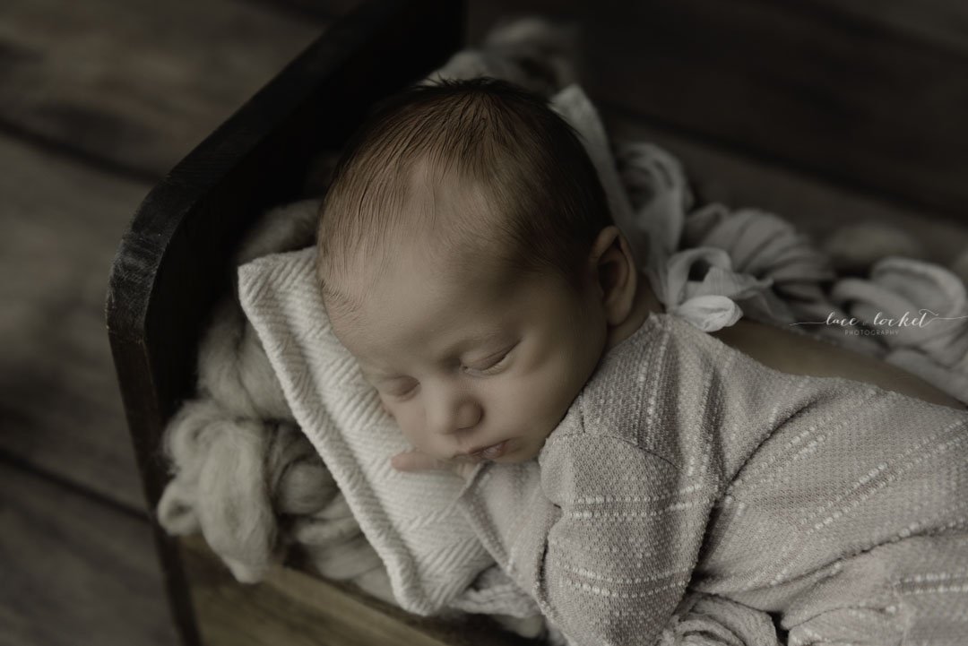 Airdrie Newborn Photographer-Lace and Locket Photo-10.jpg