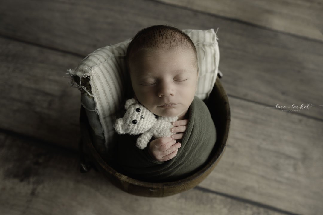 Airdrie Newborn Photographer-Lace and Locket Photo-12.jpg