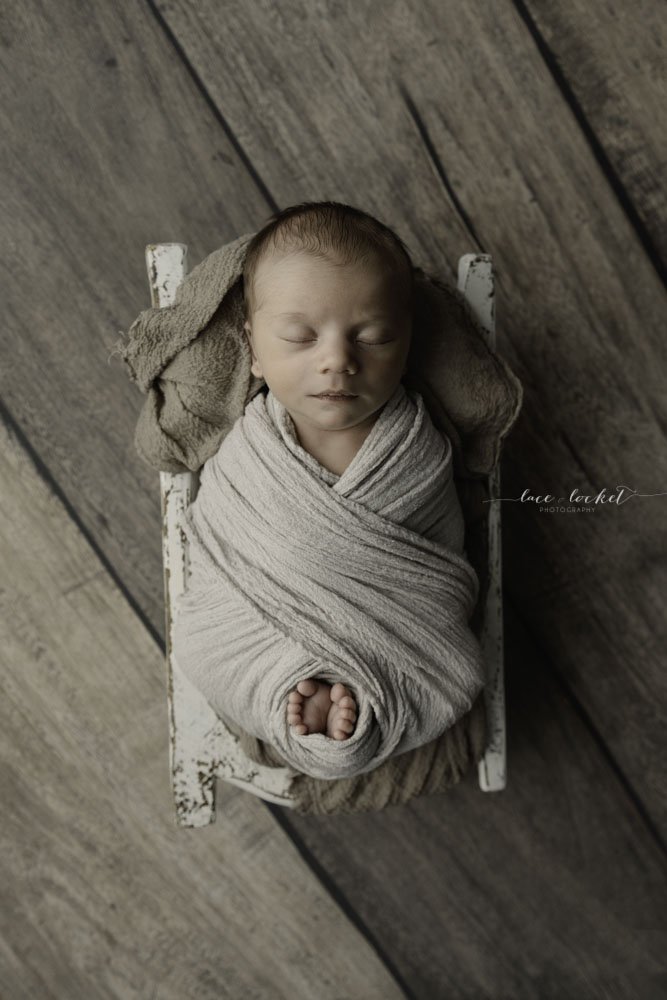 Airdrie Newborn Photographer-Lace and Locket Photo-16.jpg