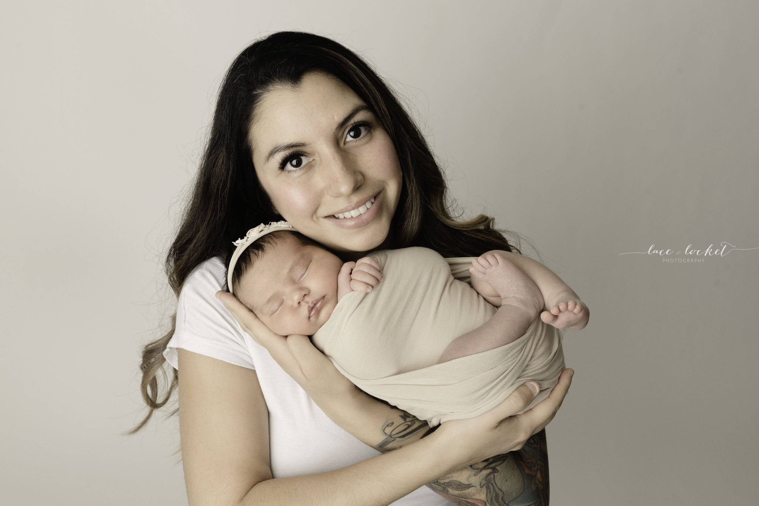 Calgary Newborn Photographer-Lace & Locket Photo-1.jpg
