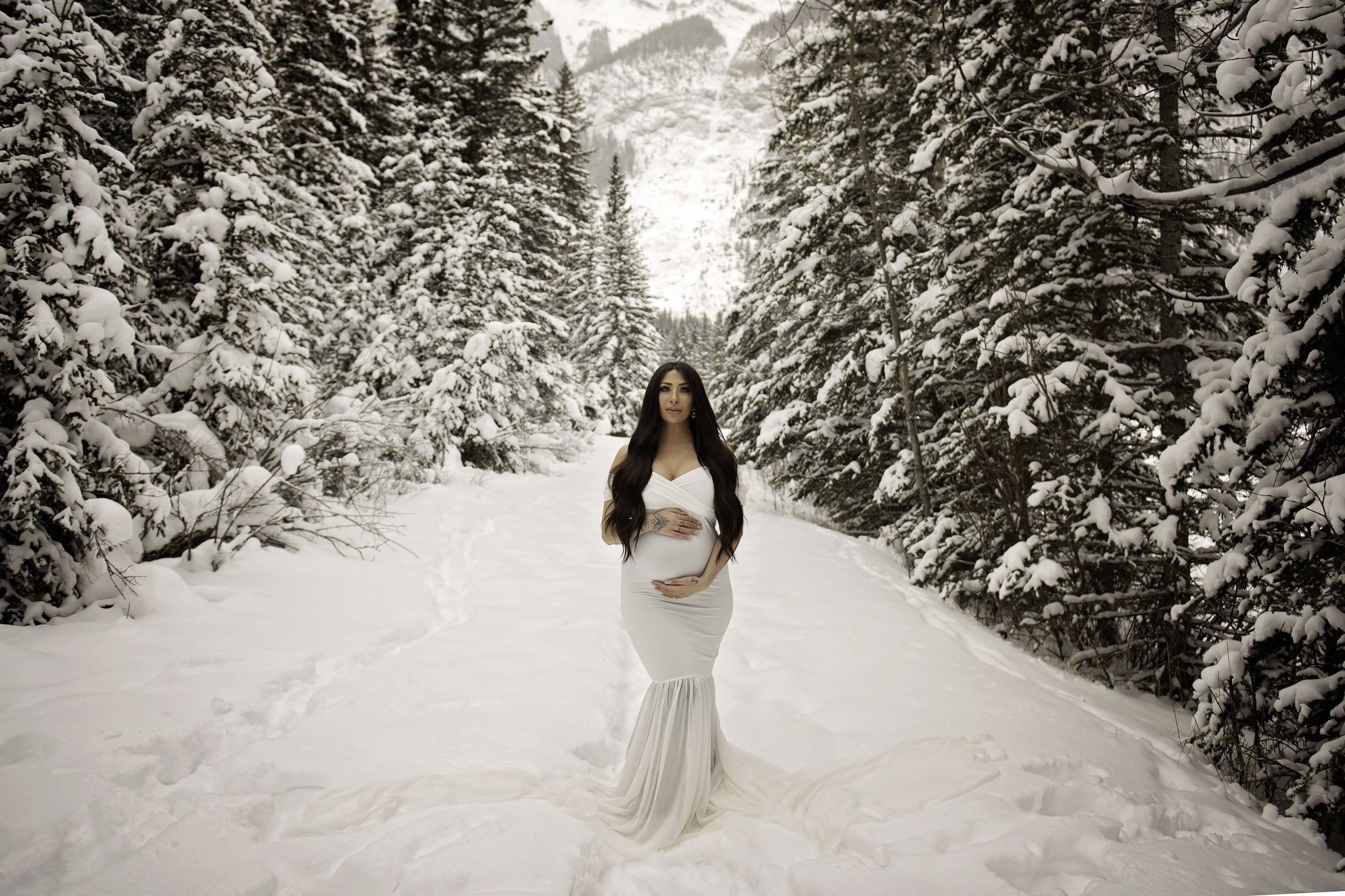 Banff Mountain Maternity Photographer-Lace & Locket Photo-15.jpg