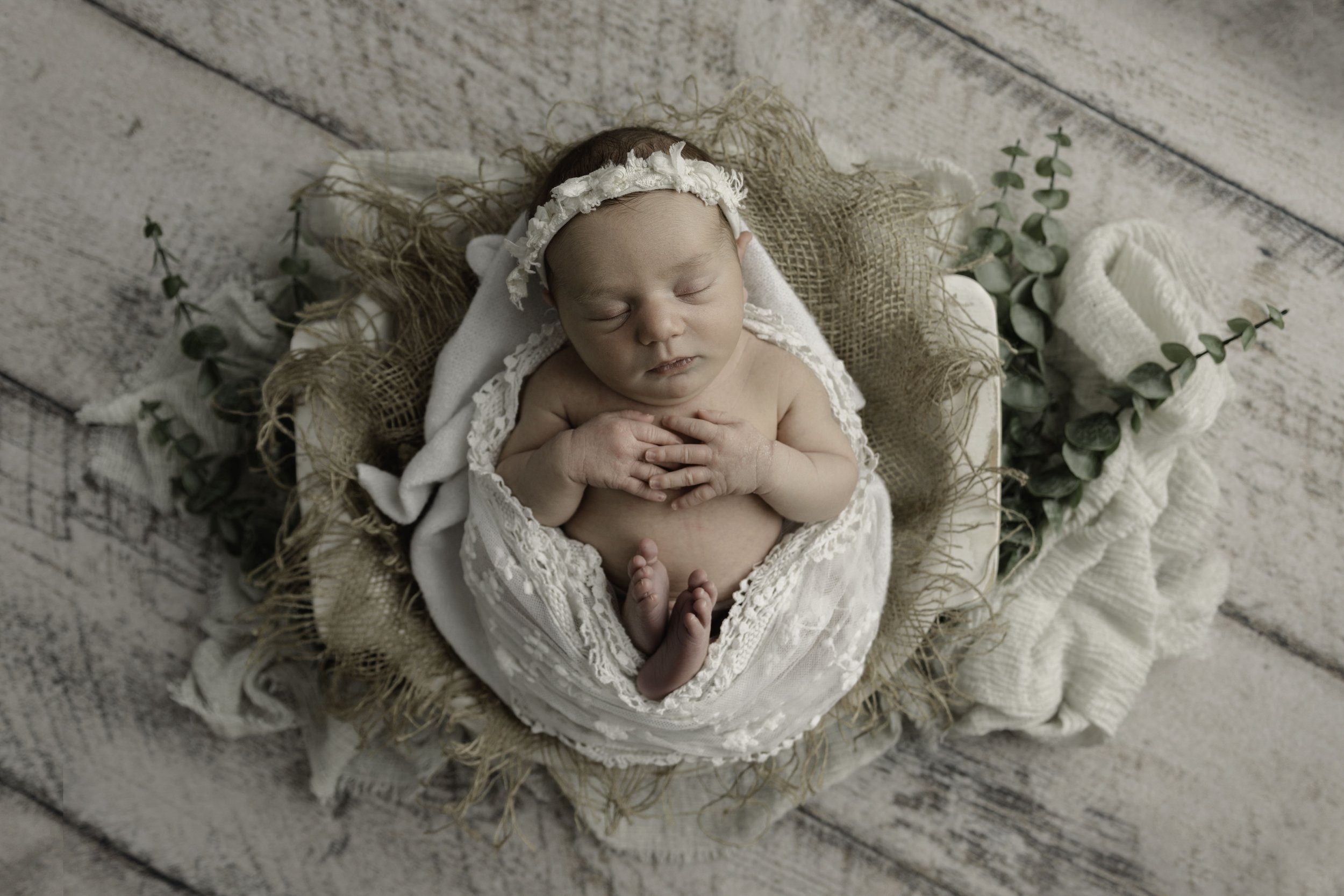 Airdrie Newborn Photographer-Lace & Locket Photo-6.jpg