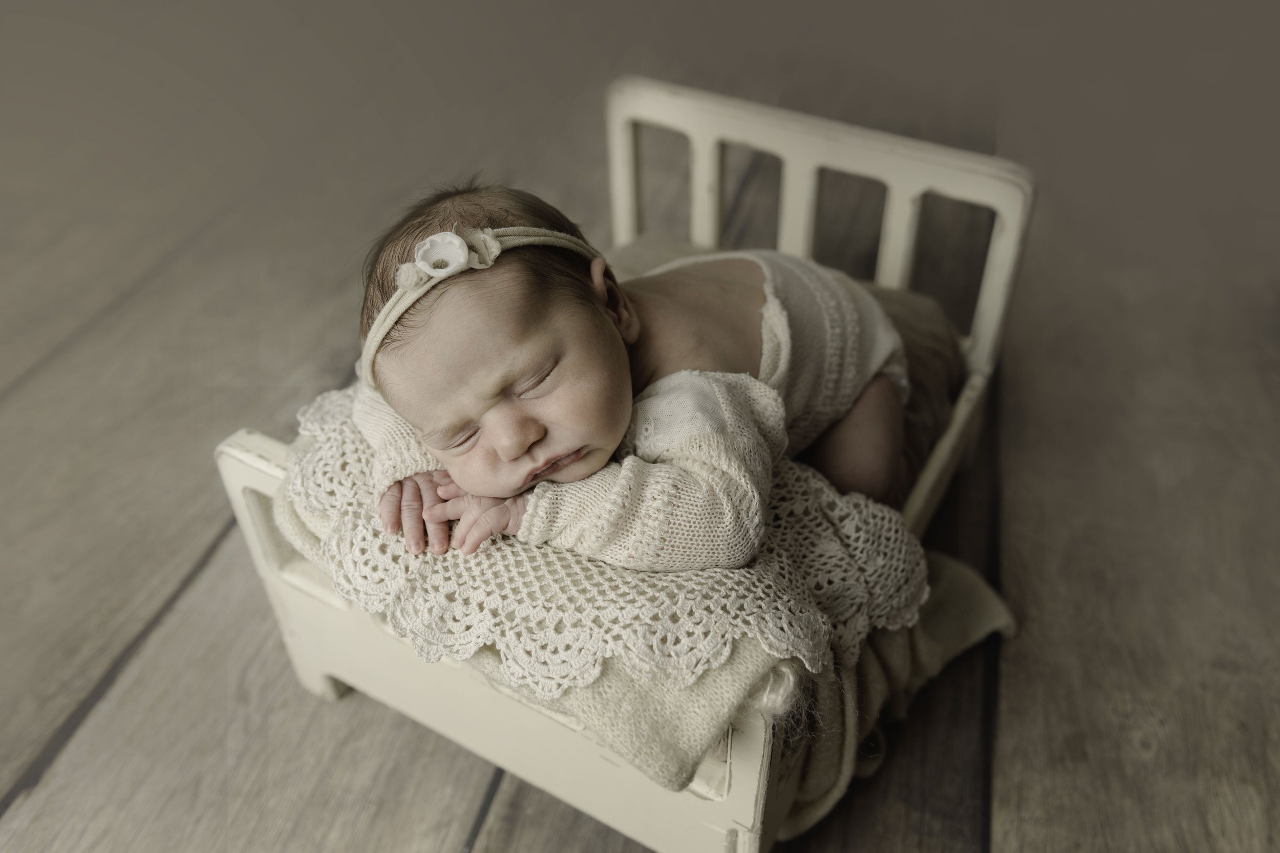 Airdrie Newborn Photographer-Lace & Locket Photo-8.jpg