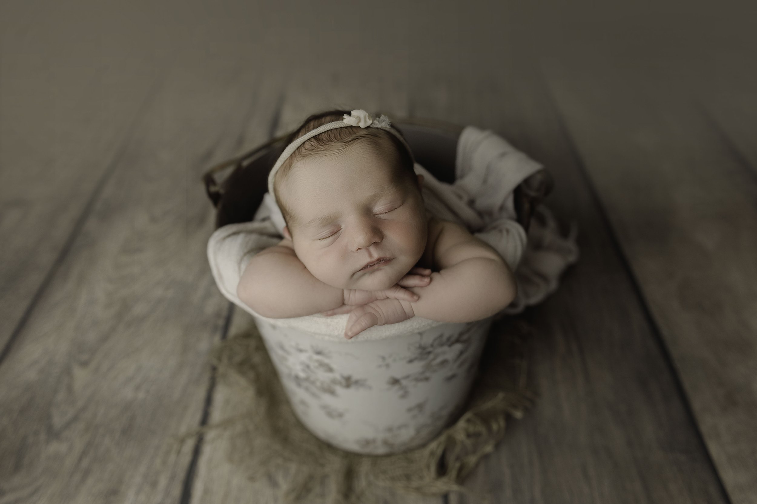 Airdrie Newborn Photographer-Lace & Locket Photo-10.jpg