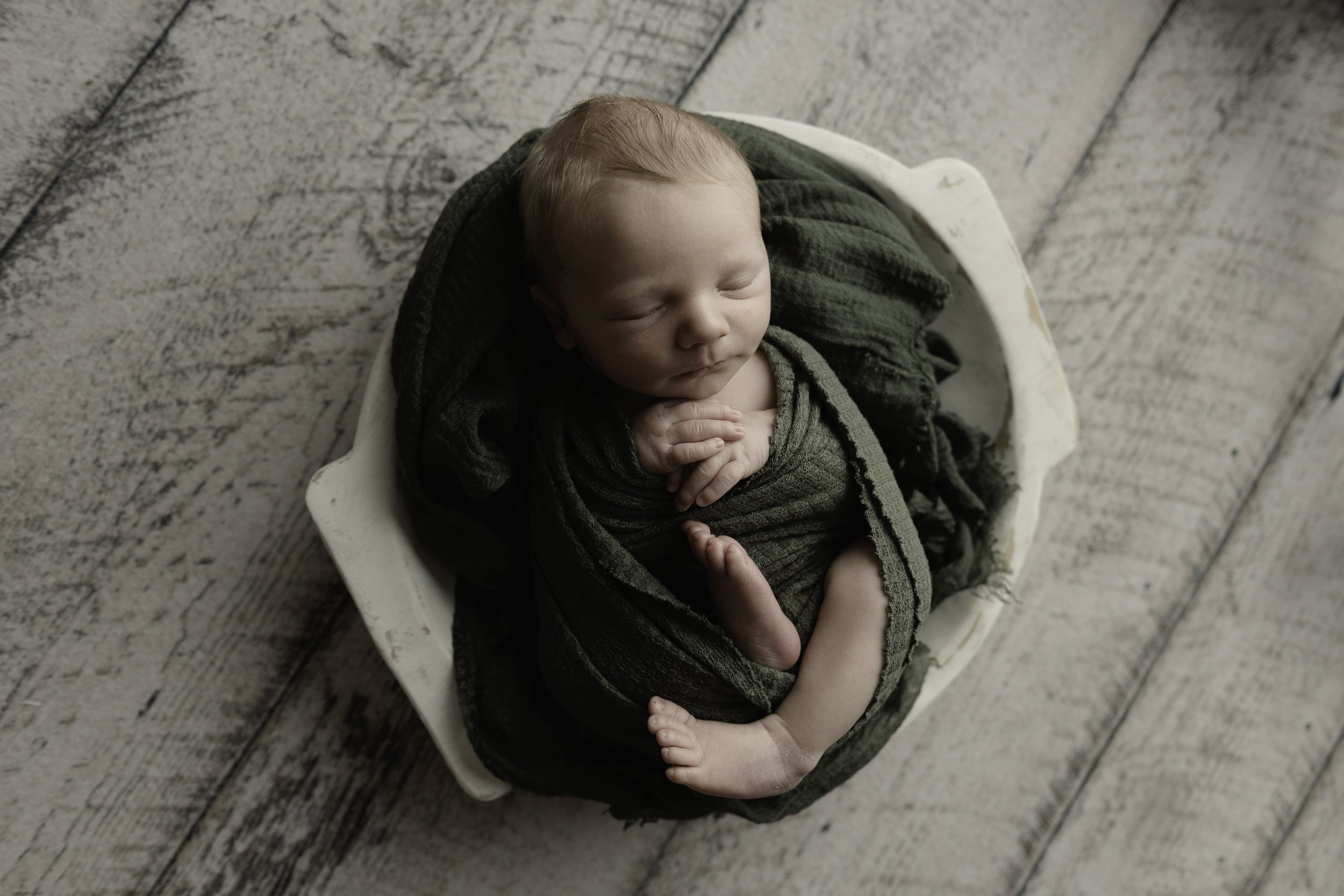 Airdrie Newborn Photographer-Lace & Locket Photo-19.jpg