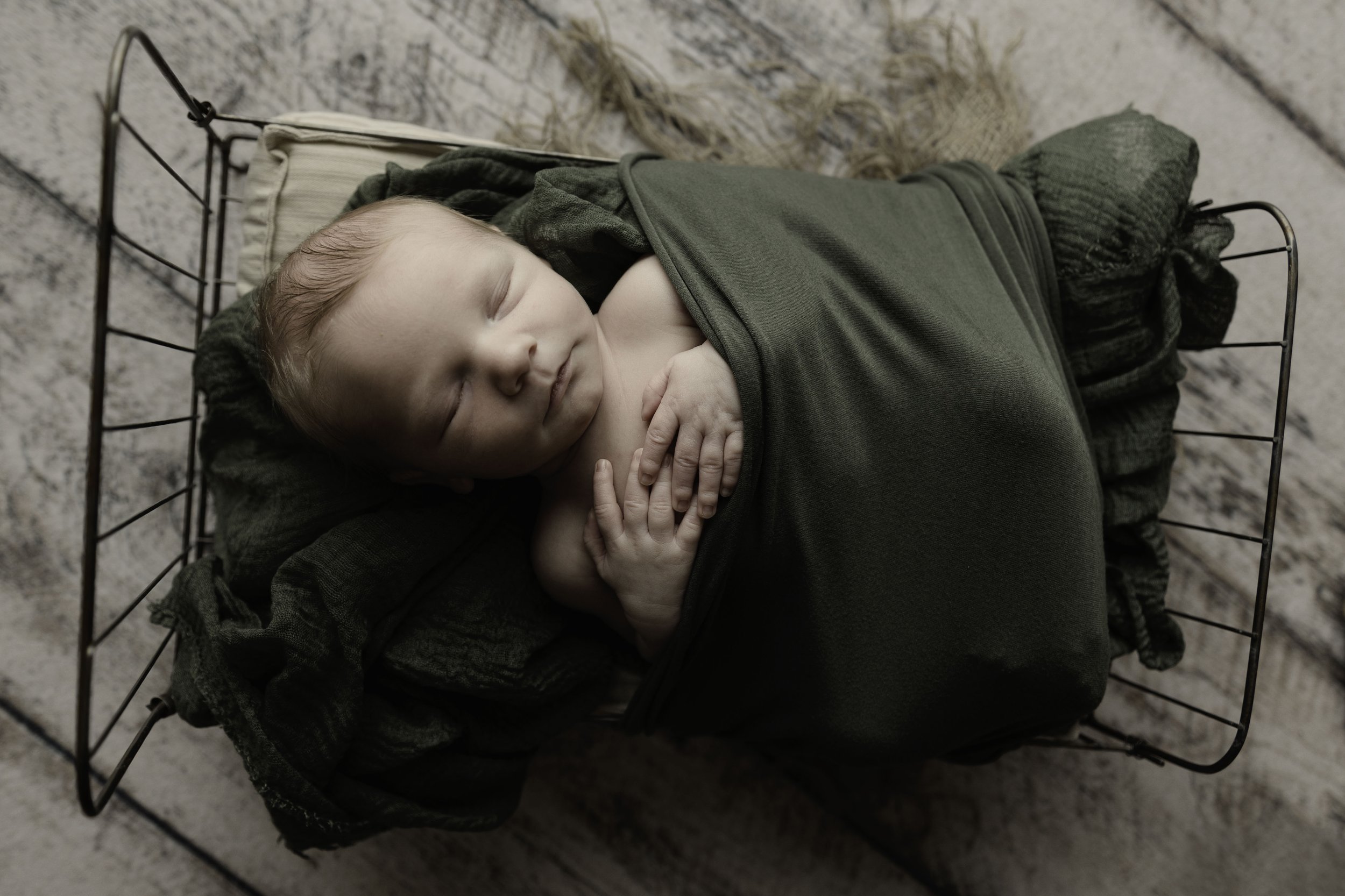 Airdrie Newborn Photographer-Lace & Locket Photo-25.jpg