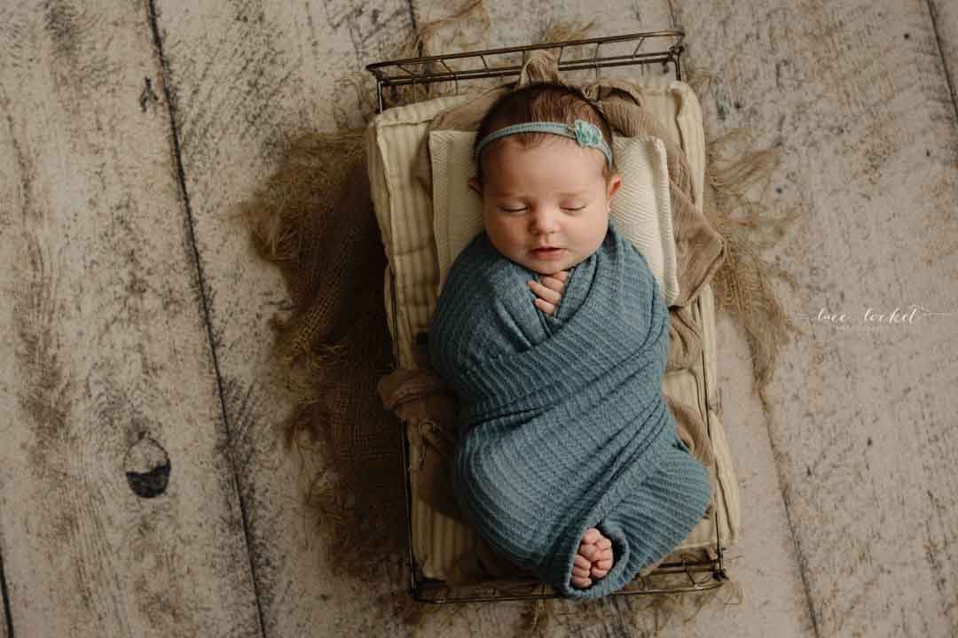 Airdrie Newborn Photographe-Lace & Locket Photo-18.jpg
