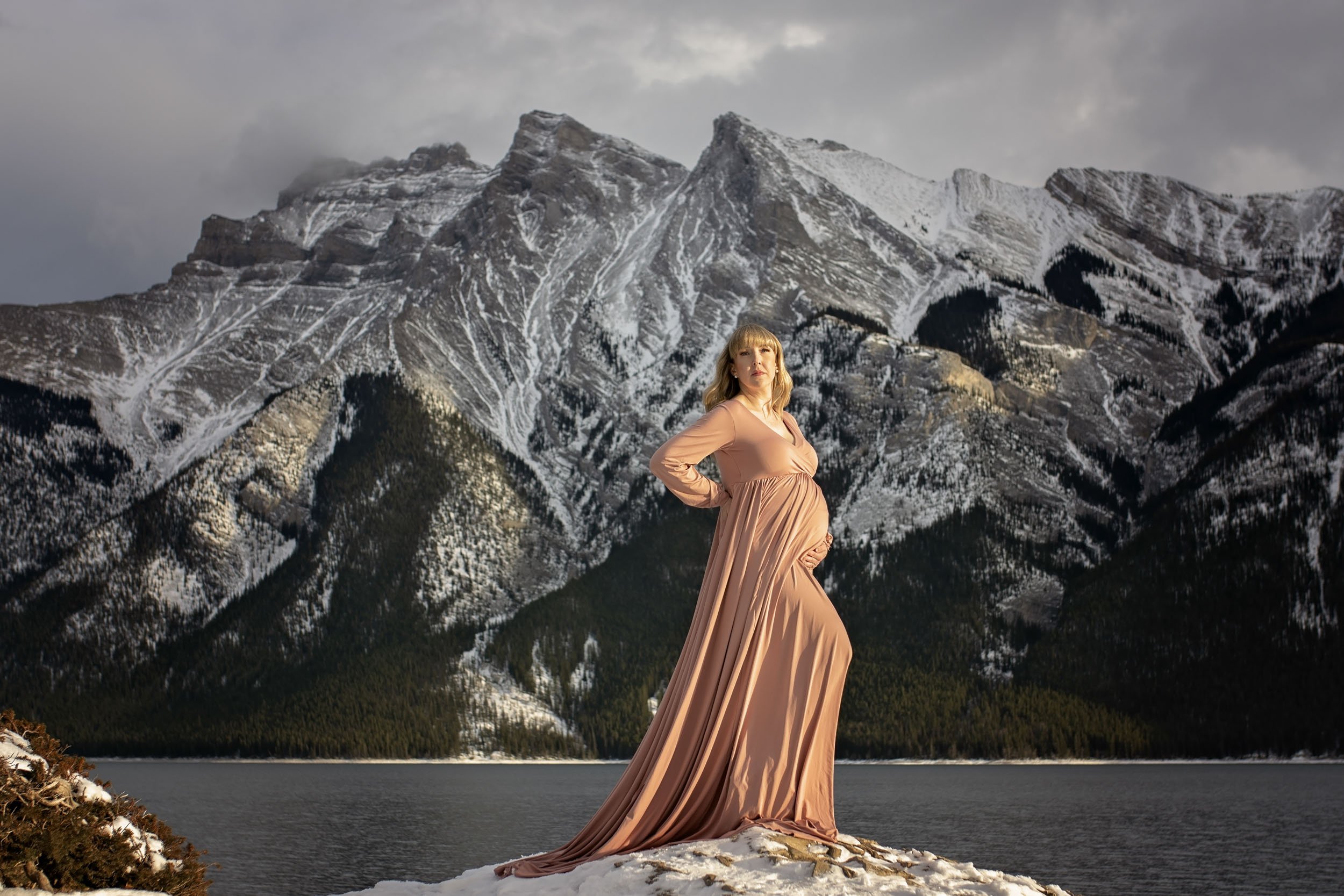 Banff Mountain Maternity Photographer-Lace and Locket PHoto-11.jpg