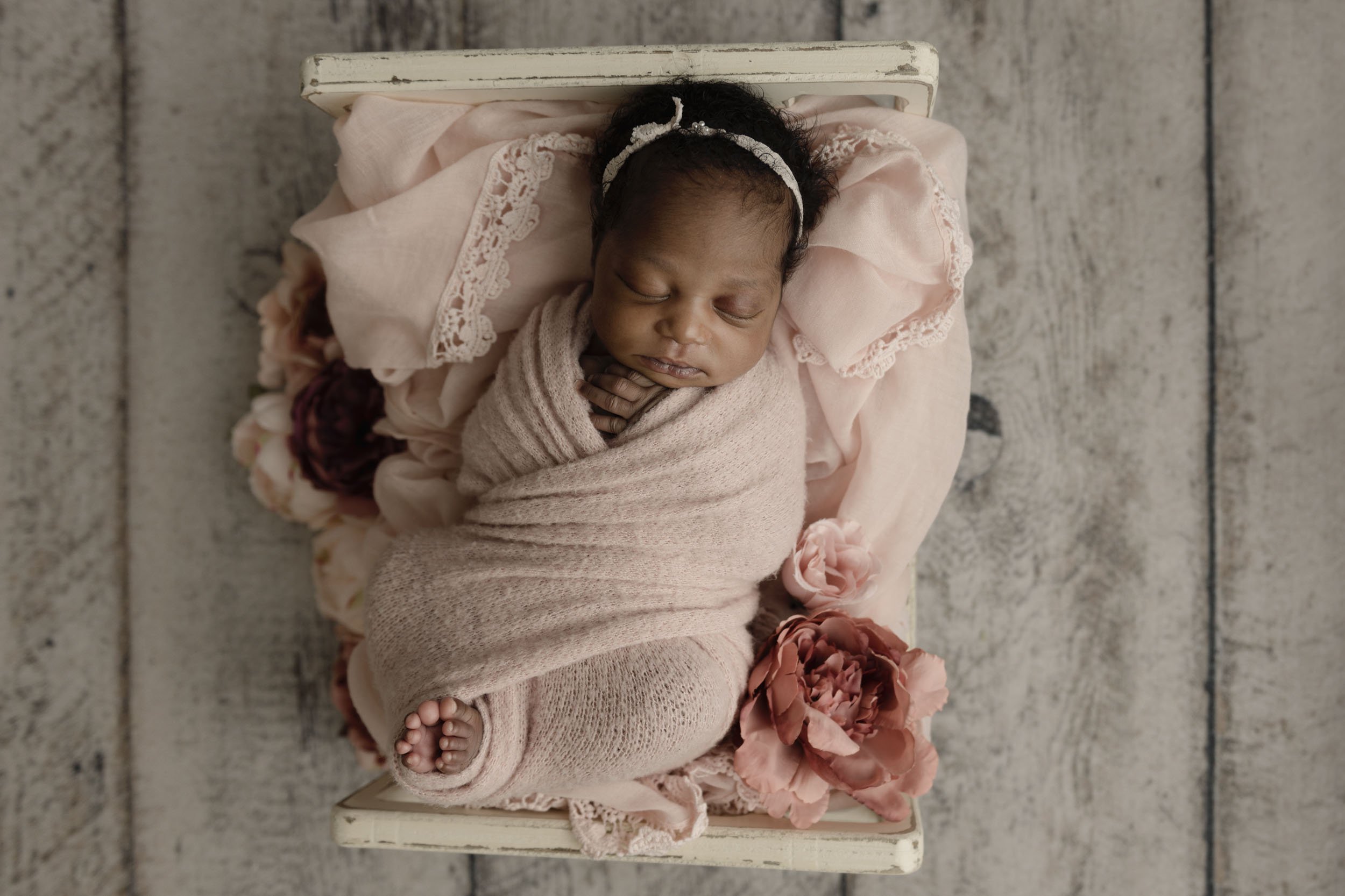 AirdrieTwins  Newborn Photographer- Lace & Locket Photo-1.jpg