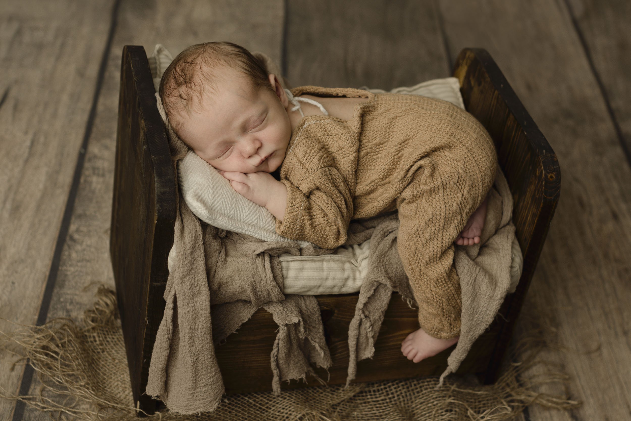 Calgary Newborn Photographer-Lace and Locket Photo-10.jpg