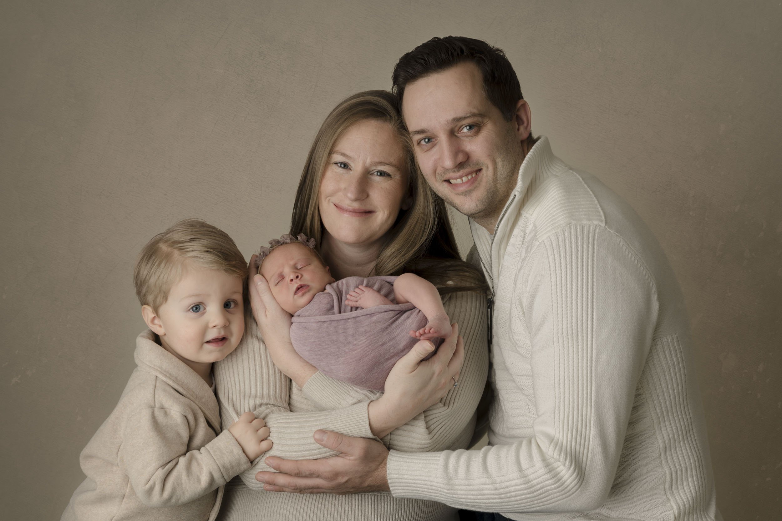 Lace and locket photo Airdrie Calgary Newborn Photographer-10.jpg