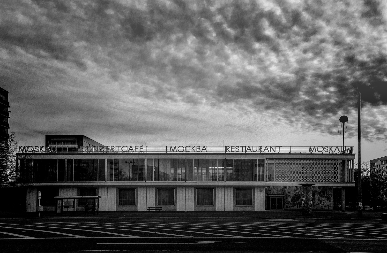 THE CAFE MOSKAU