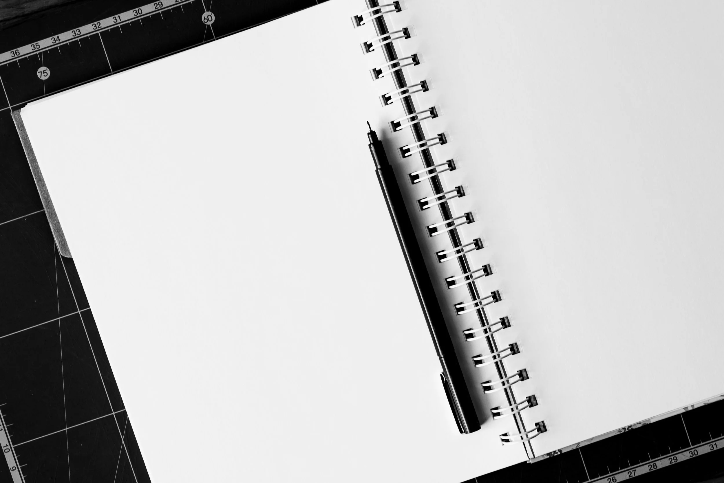 notebook-pen-table-blank-158771.jpg