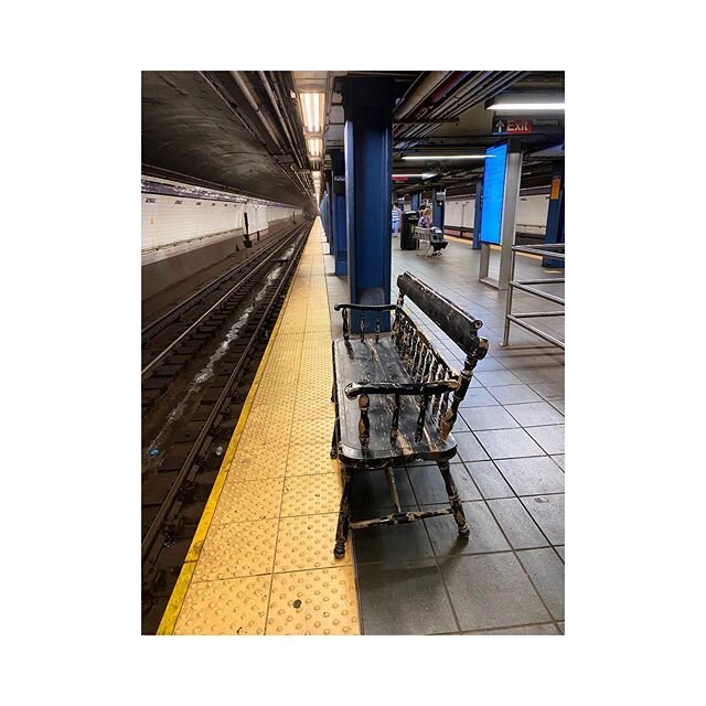 Couldn&rsquo;t leave New York without one last crazy craigslist furniture-on-the-subway experience... #thingsiwillmiss #thingsiwillmissaboutnyc #abenchmadeforsantafe