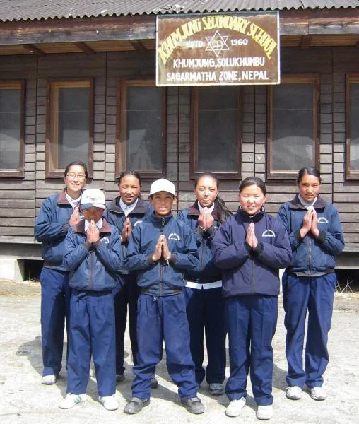 Khumjung high_school_students_now.jpg