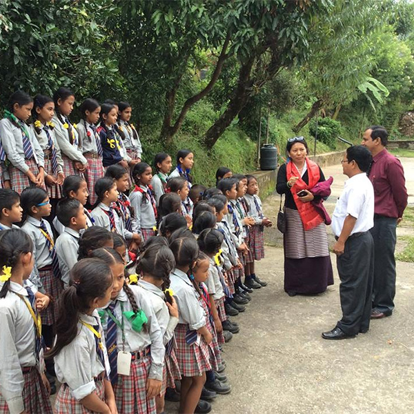 Tsering Dolka talking about child trafficking to a group of students in Nepalo