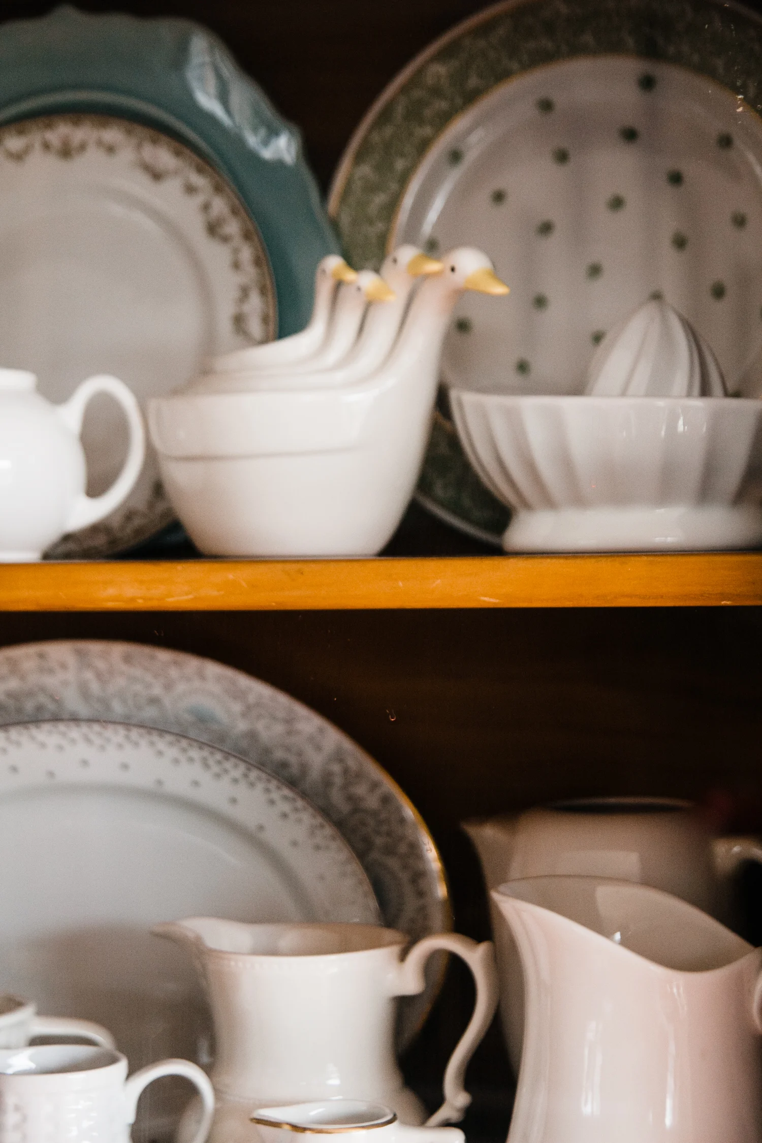 Look at those vintage duck measuring cups!