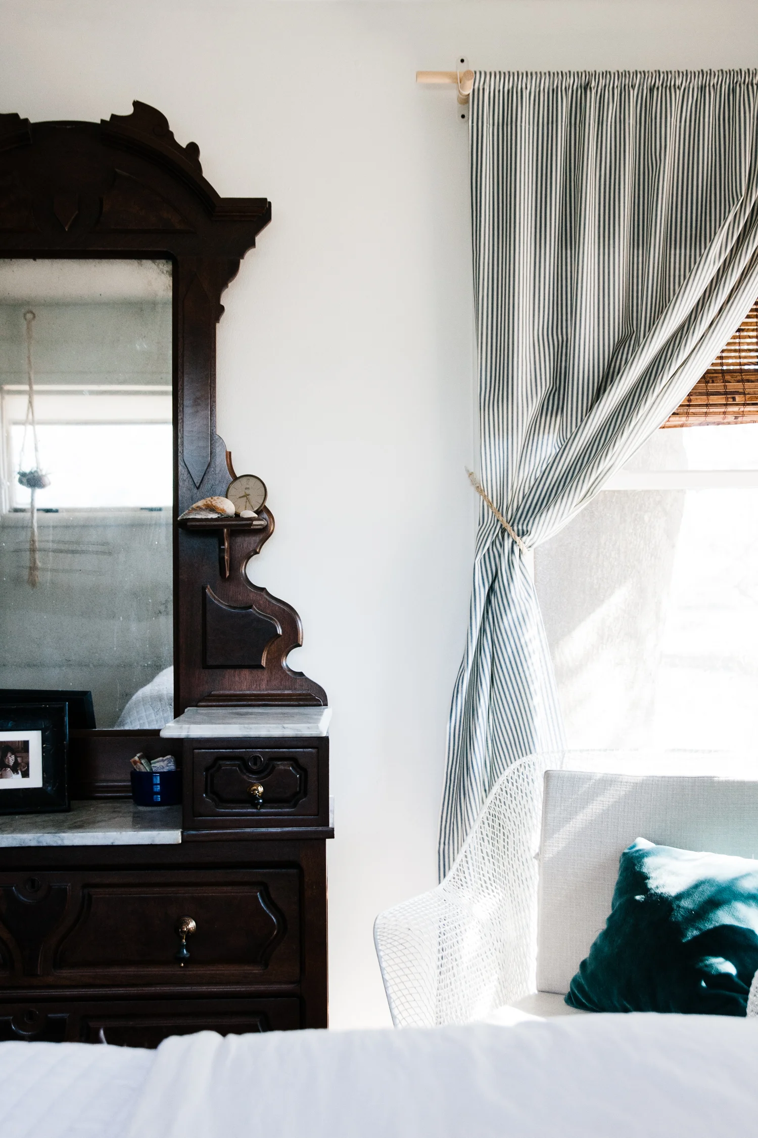minimal-macrame-boho-bedroom.jpg
