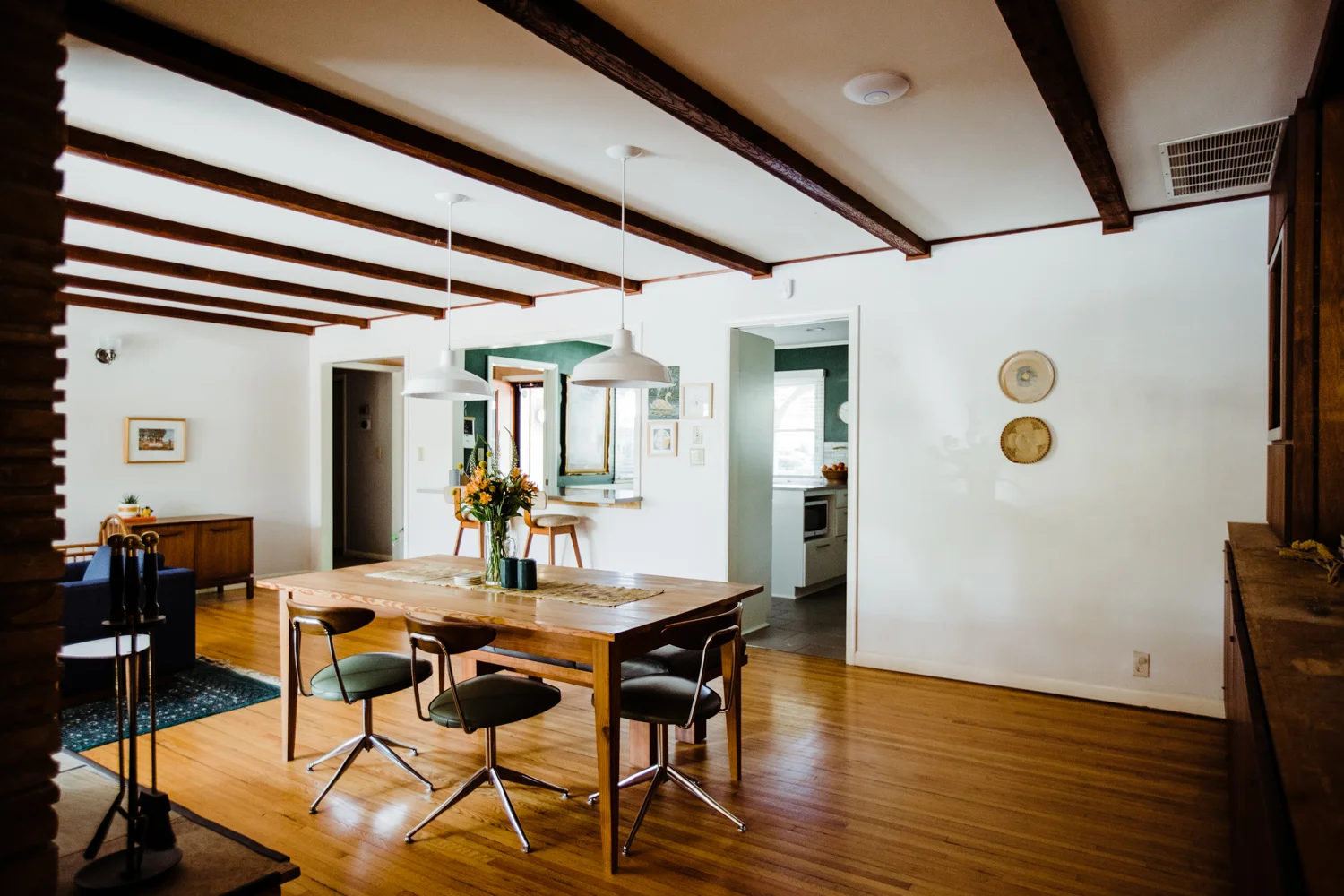 That’s it for the dining room–on to the entry-way and kitchen!