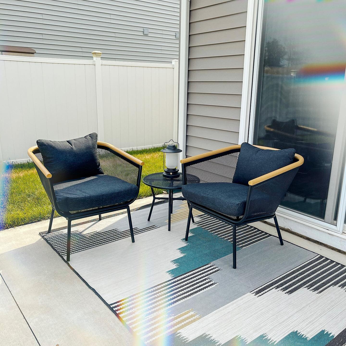 Finally set up some patio furniture for my back porch! Next steps are a bench planter, box planters, and my string lights!

#hausofryan #summertime #patiosetup