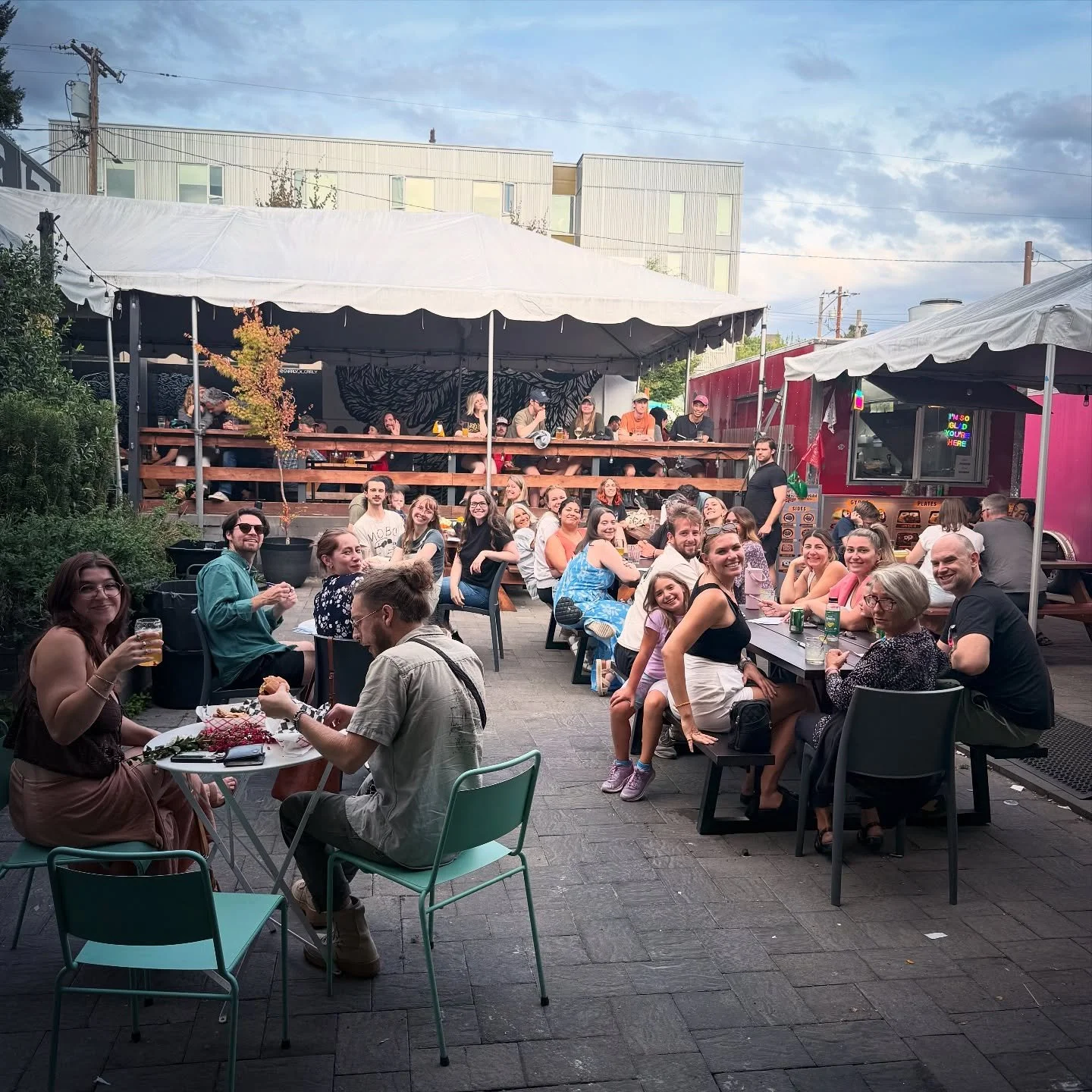 👋🥰😜 Sunday Funday! Delicious eats, yummy treats, craft beer, cocktails and yass free trivia fun indoors in the AC or outdoors from 6-8 p.m. at @fracturebrewing and @lilamericapdx 
&hellip;
A BIPOC &amp; QUEER community of food carts home to @fryba