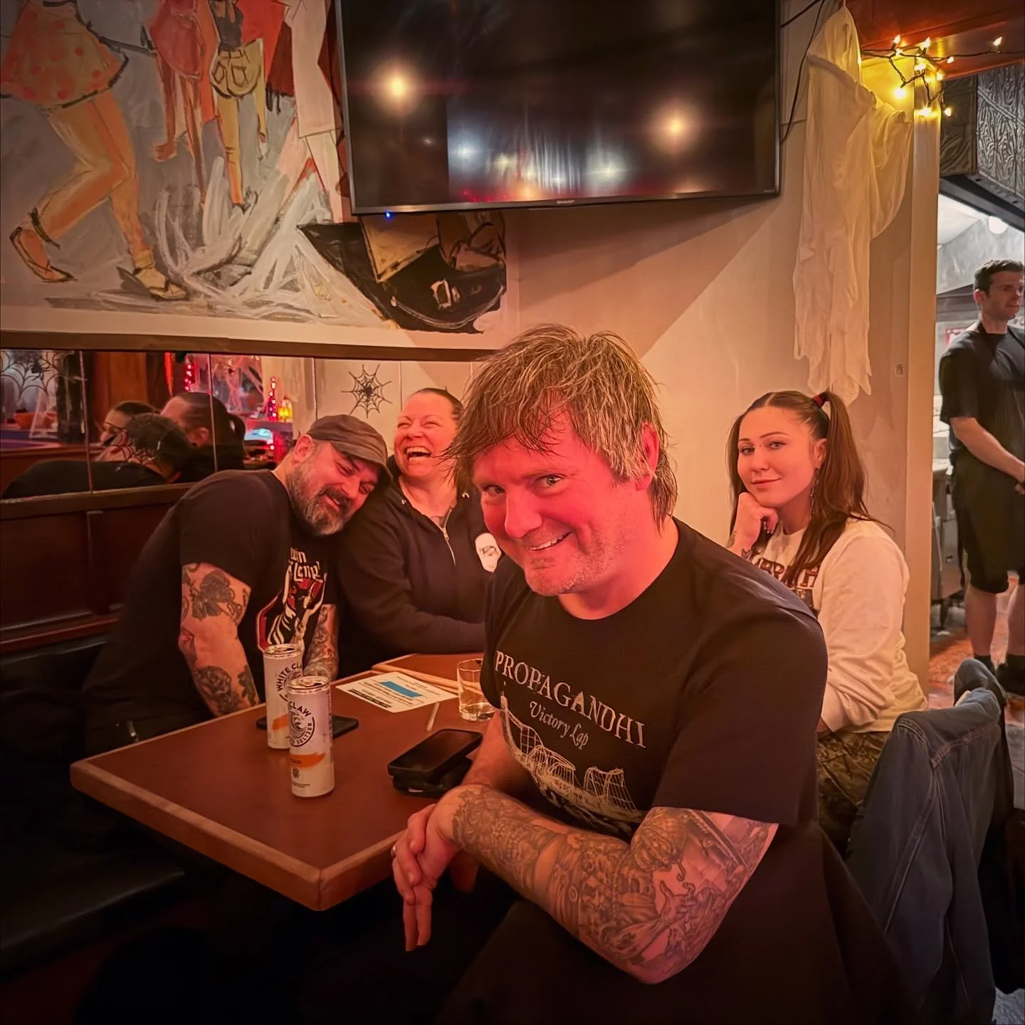 🎃👻🎃 2nd &amp; 4th Mondays are for @theautomaticbar &hellip; Gather your friends for free @untappedtrivia ! Damn tasty eats, snacks, divine cocktails, craft beer, and whiskey! Hosted by @beaubrands and @thecolorsthecolors Seating indoors or outdoor