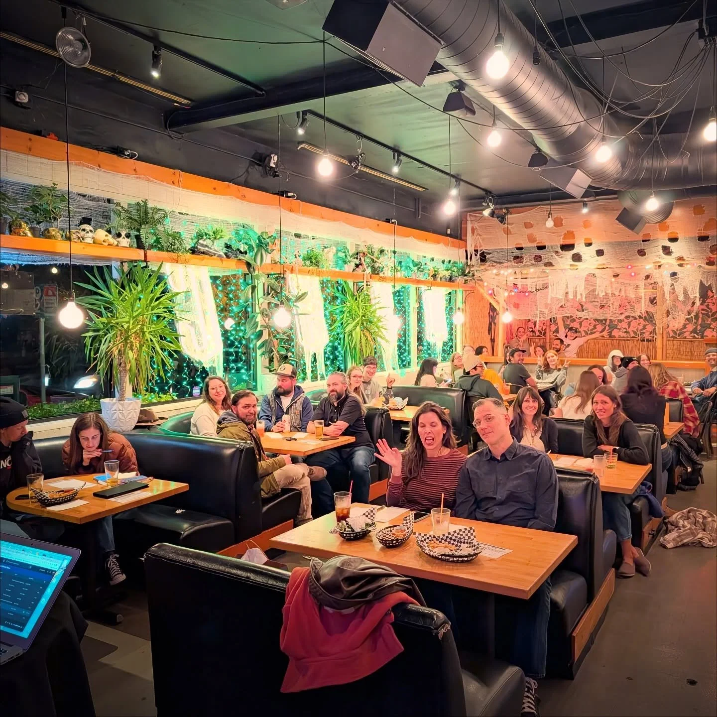 ๐ฌ๐ญ๐ซ Free @untappedtrivia at @whiteowlsocialclub every Tuesday from 7-9 p.m. Cocktails, delicious food, rotating craft beers, and more.
…
๐ค In-Person 7-9 p.m.: @untappedtrivia is always free to play with prizes by @whiteowlso