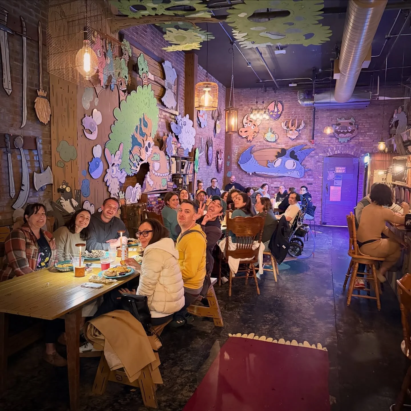 Trivia Fridays at @wonderwoodsprings ! Delicious eats, ice cream, craft beer, and cider. Prizes for the top 3 teams with bonus prizes by @beesandbeanspdx ! Join us for fun and to explore one of the magical realms of @mikebennettart 
&hellip;
🎤 In-Pe