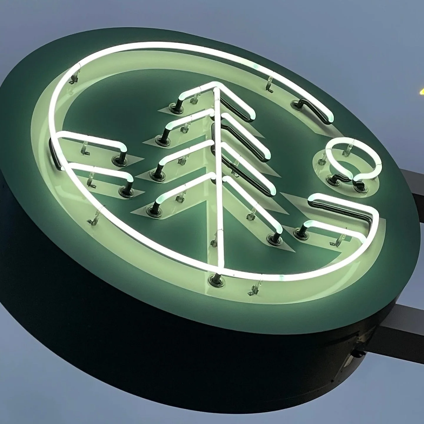 📣 🍺 Big Announcement 🍺 📣 Hiya lovers of craft beer and trivia! @untappedtrivia got some exciting news: Starting November 25th, we&rsquo;re launching a new trivia night in SE Portland at Grand Fir Brewing , founded by Brewmaster @whitneyburnside a