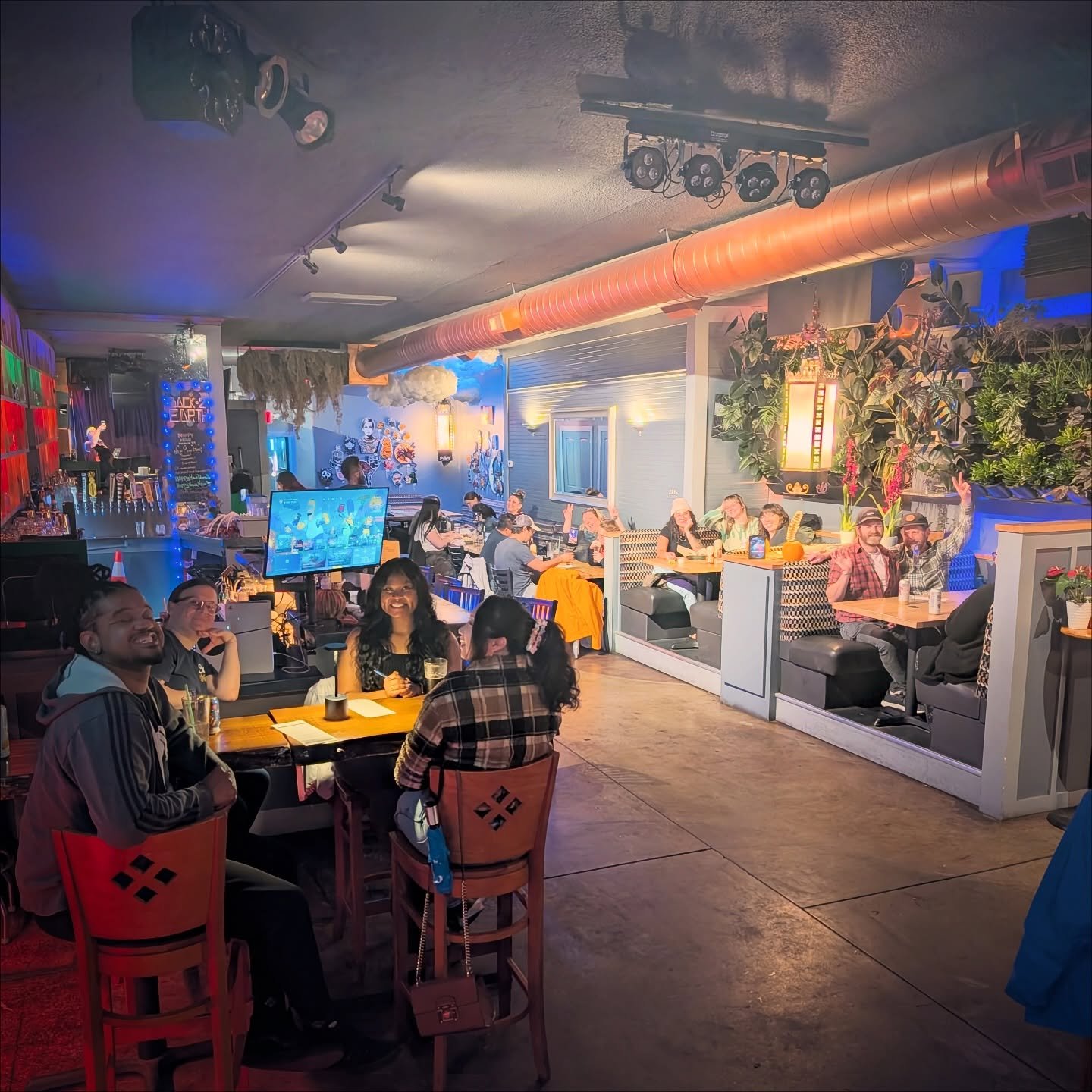 Free Trivia every 1st and 3rd Thursdays at @back2earthpdx ! 🌈 Beautiful queer space that&rsquo;s full of flourishing plants 🪴 and community 💕 . Delicious pub style food, 12 beers on tap, and an assortment of specialty cocktails! Prizes for the top